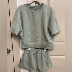 Daily Drills Cropped Sleeve Crew and Short Sweat Set Size XS/S in Color Harbor